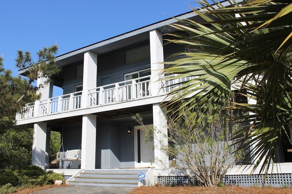 This great home is very close to Boardwalk 3A making it easy to get to the surf.