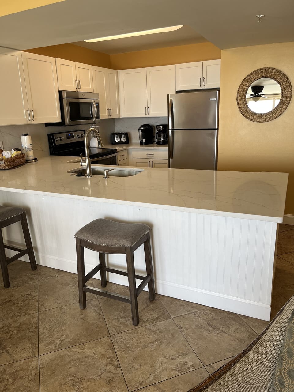 Beautiful new quartz countertops and backsplash 
