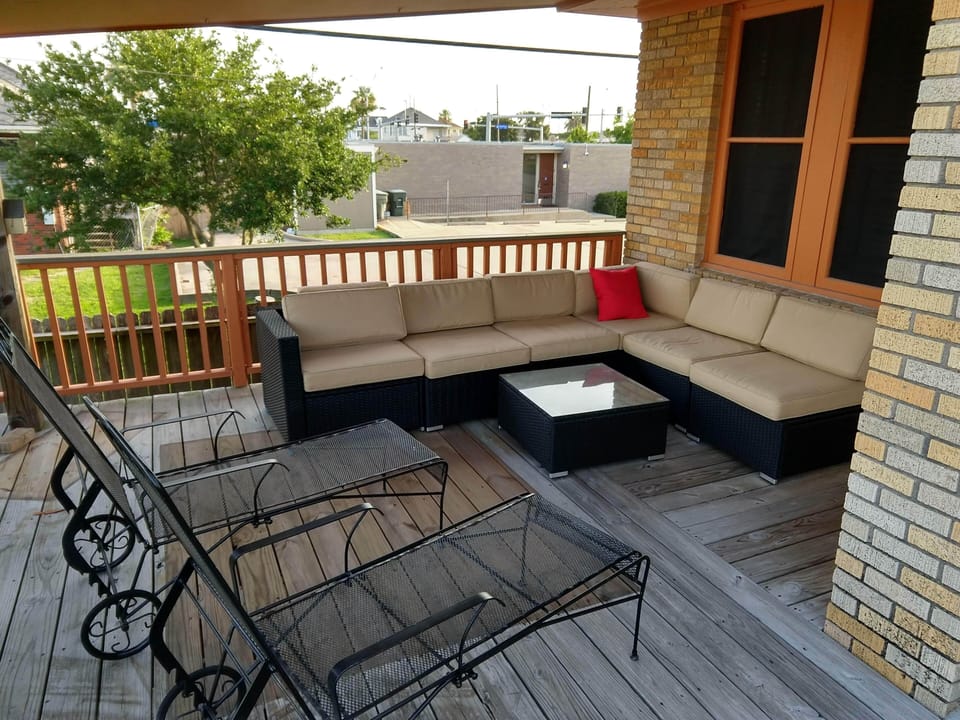 Upper level back deck