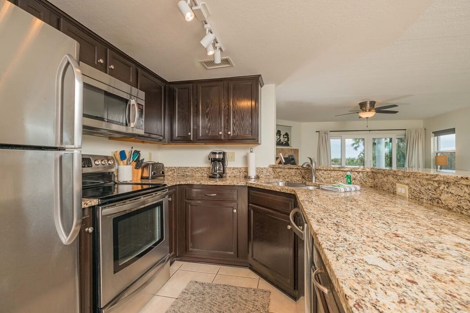 Updated full kitchen