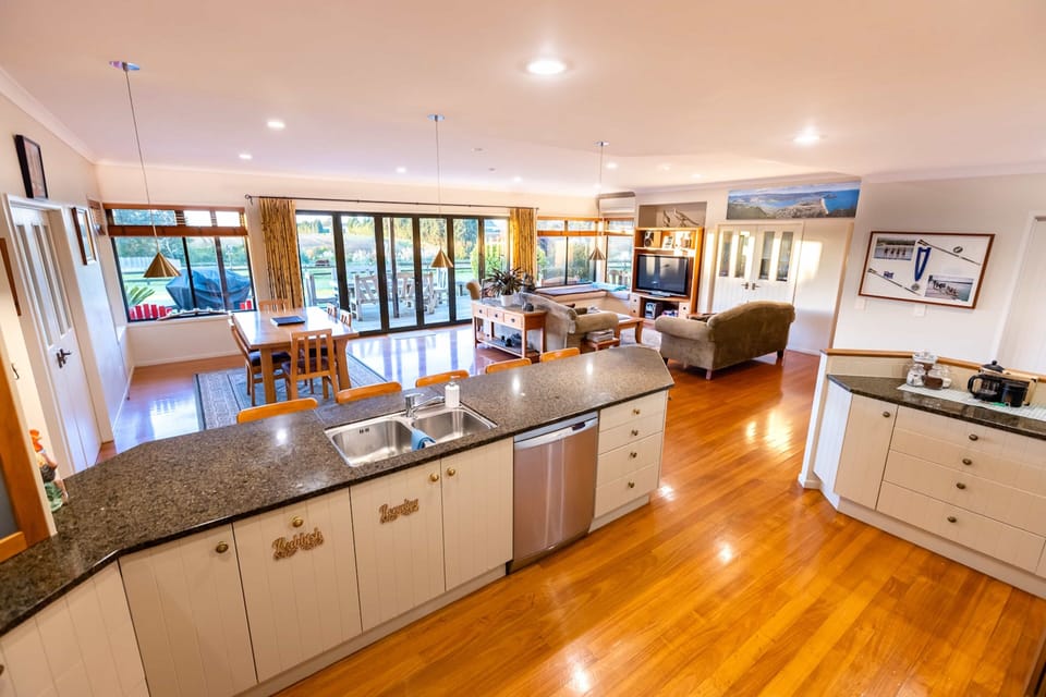 Exclusive House, 3 Bedrooms, Hot Tub, Garden View | Individually decorated, individually furnished, desk, laptop workspace