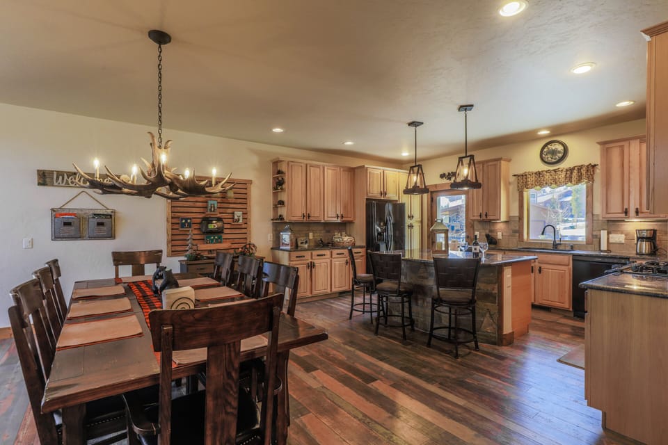 The breakfast bar is perfect for enjoying your morning coffee, and wildlife.