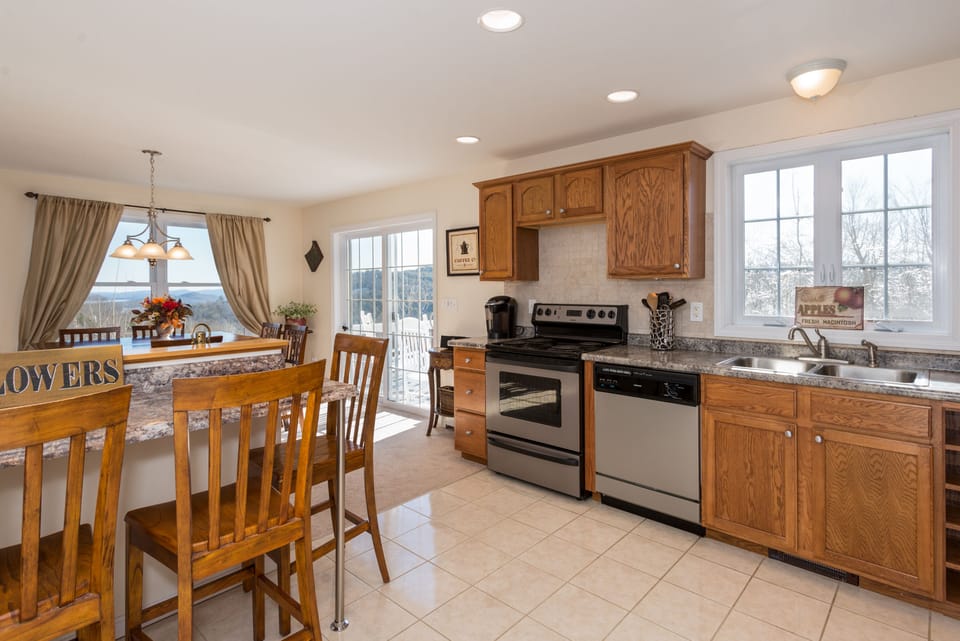 Full kitchen 