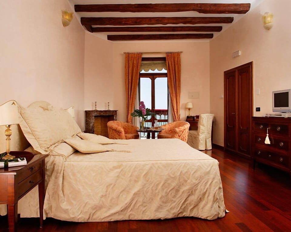 Junior Suite, Lagoon View | Down comforters, minibar, individually furnished, desk