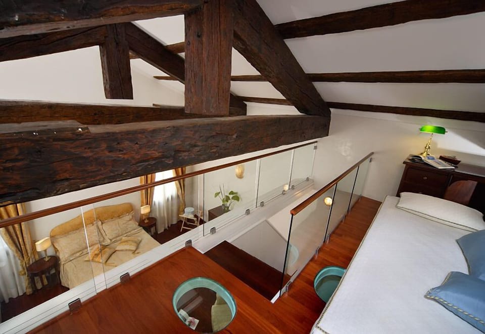 Junior Suite | Down comforters, minibar, individually furnished, desk