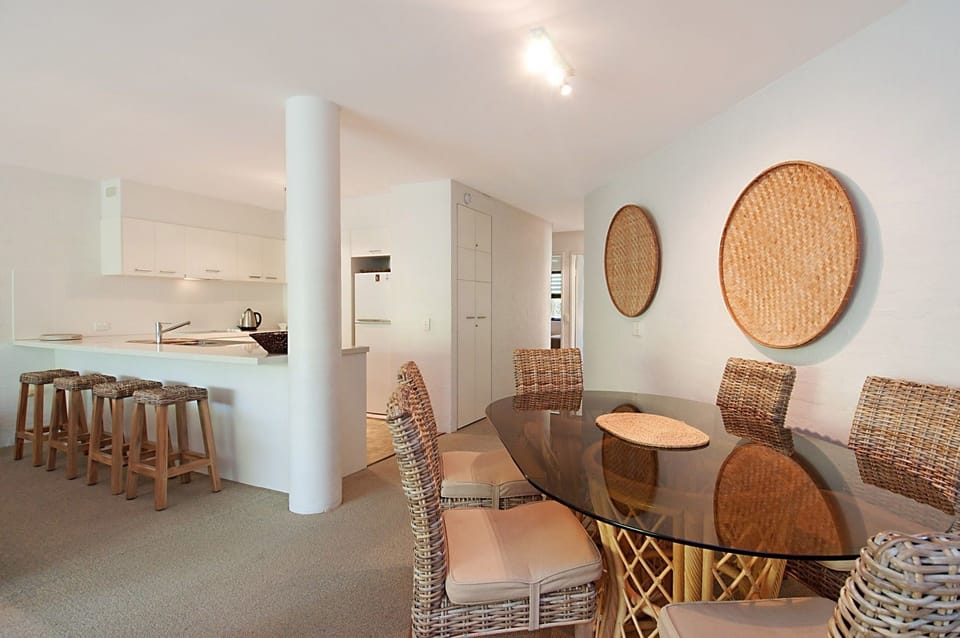 Apartment, 3 Bedrooms (Unit 8) | In-room dining