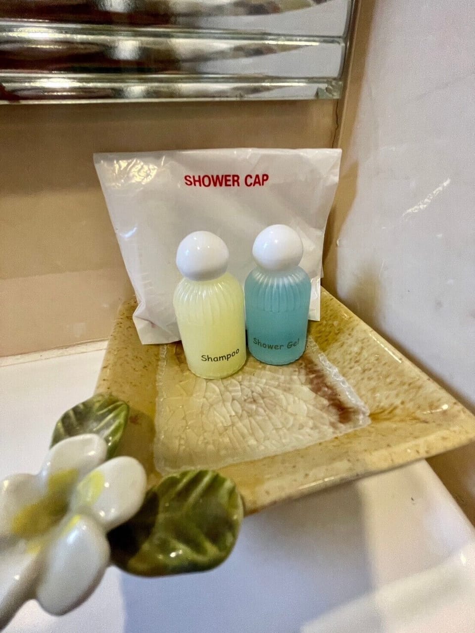 Standard Twin Room | Bathroom | Shower, rainfall showerhead, hair dryer, towels