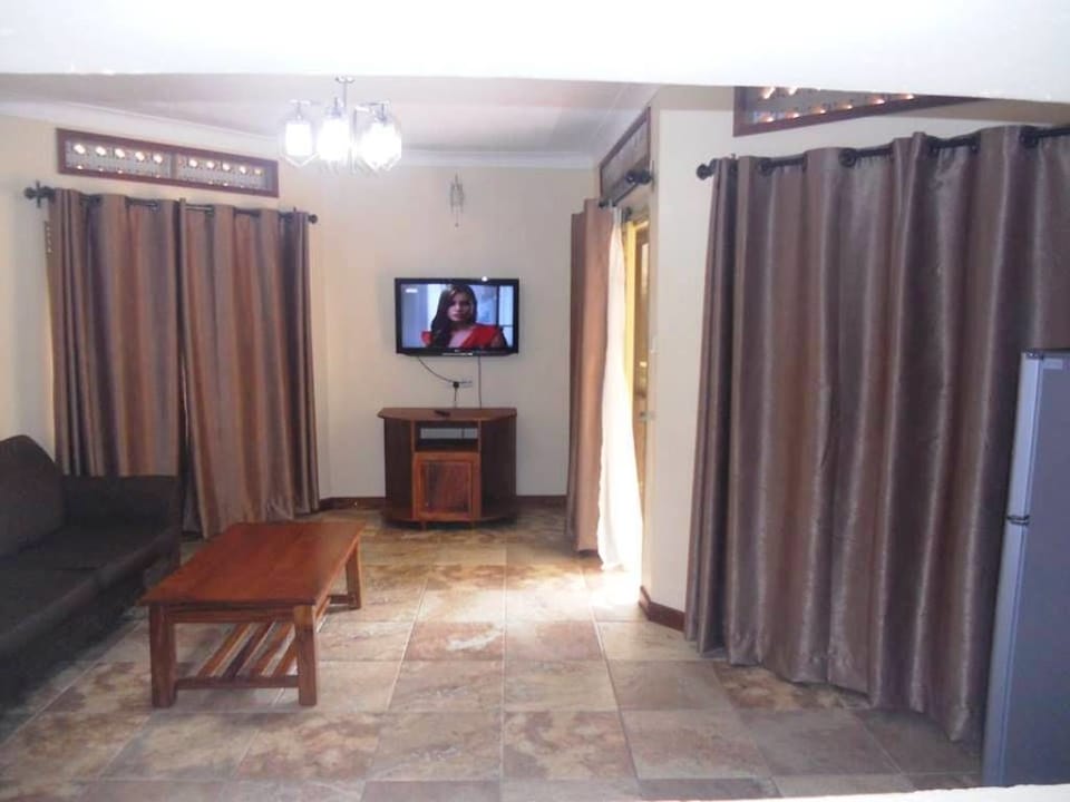 Family Room, Mountain View | Living area | 32-inch LCD TV with satellite channels, TV