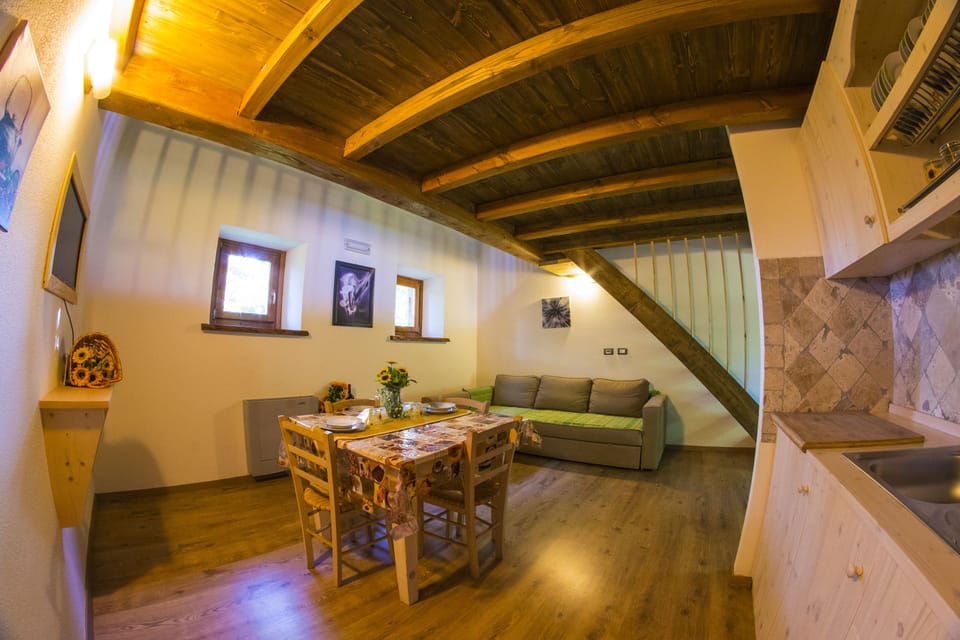 Duplex, 1 Bedroom | In-room dining