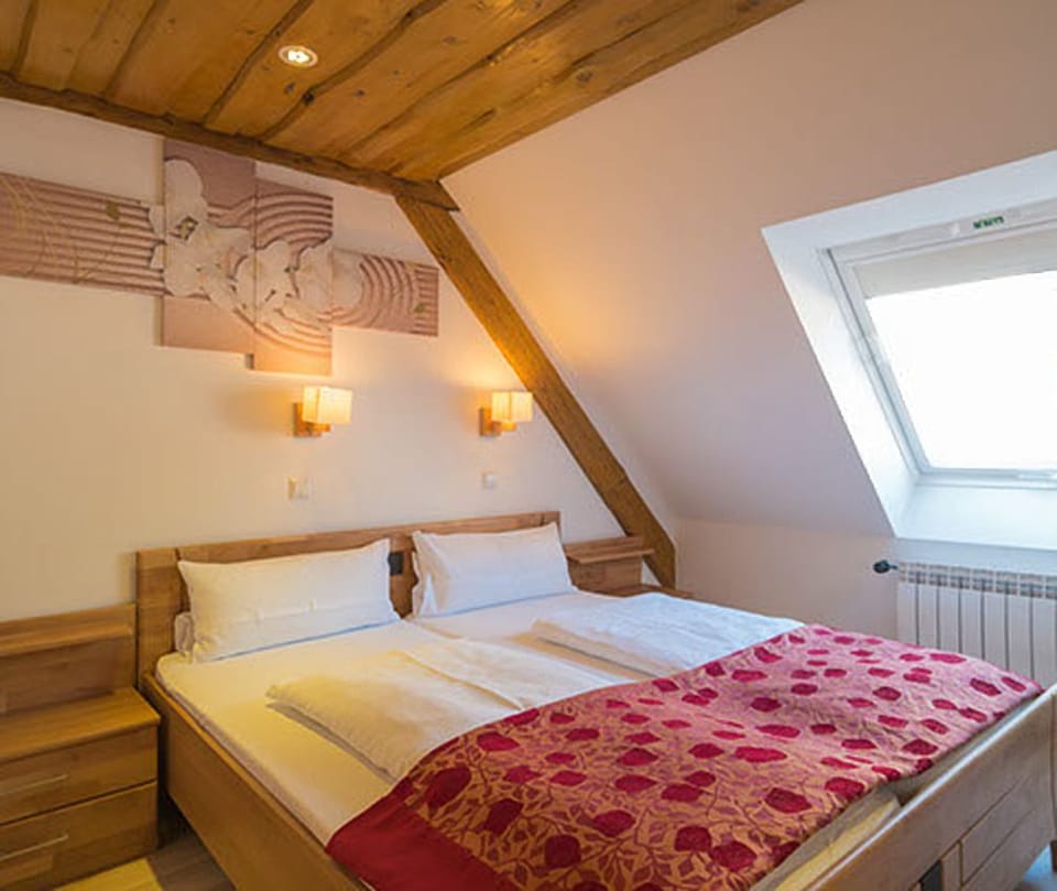 Suite | Egyptian cotton sheets, in-room safe, laptop workspace, soundproofing