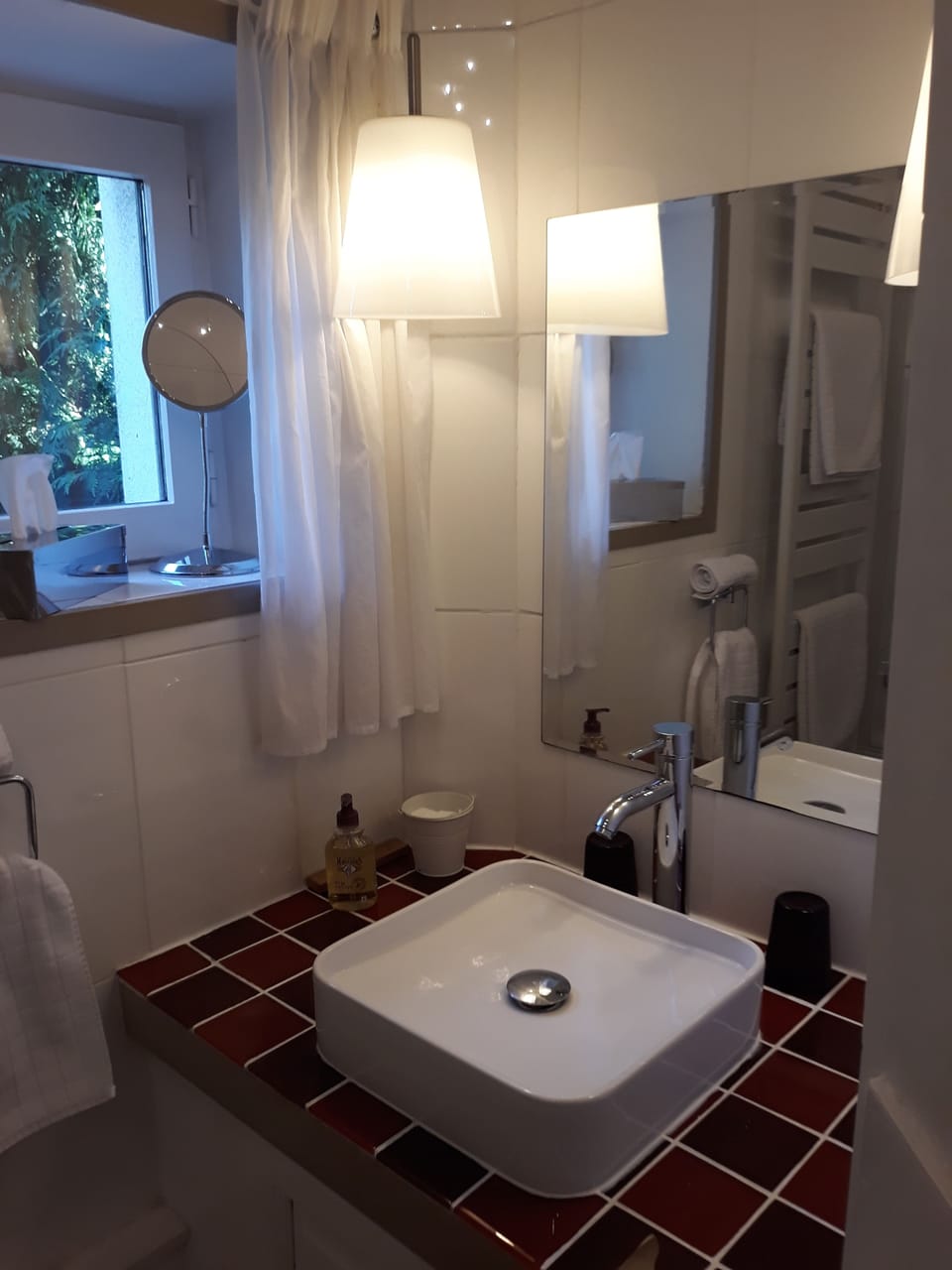 Bathroom sink