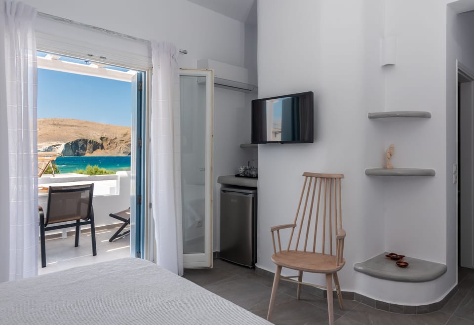 Standard Room | In-room safe, soundproofing, iron/ironing board, free WiFi