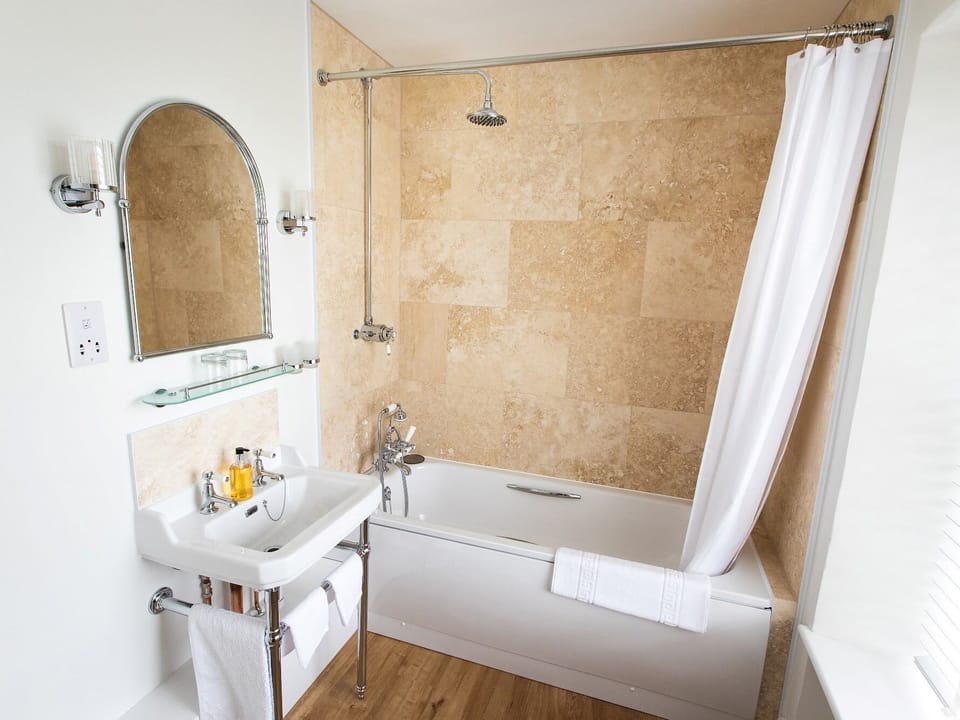 Luxury Double or Twin Room, Ensuite, Garden View (Gwelva) | Bathroom