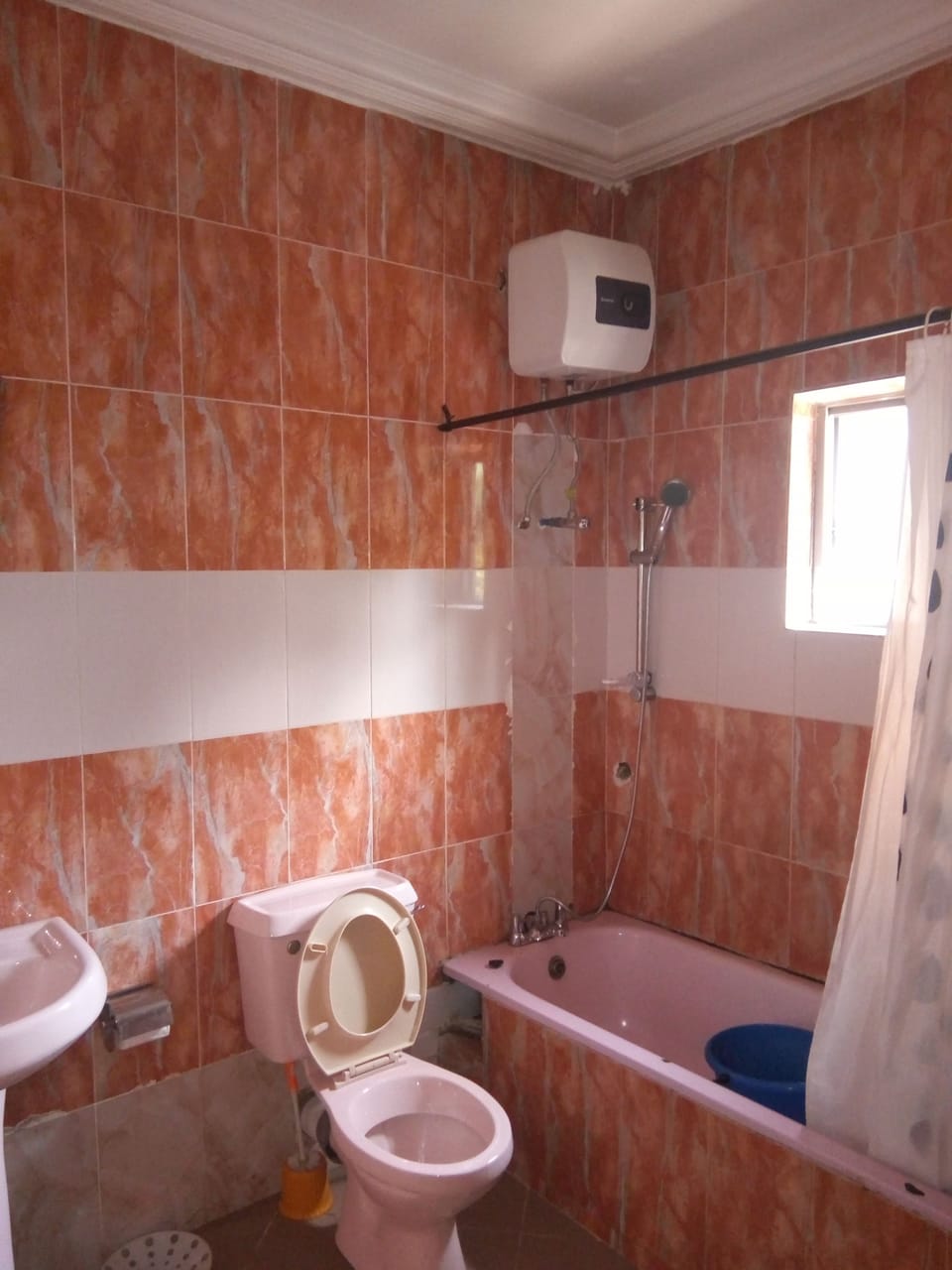 Royal Room | Bathroom | Combined shower/tub, deep soaking tub, towels