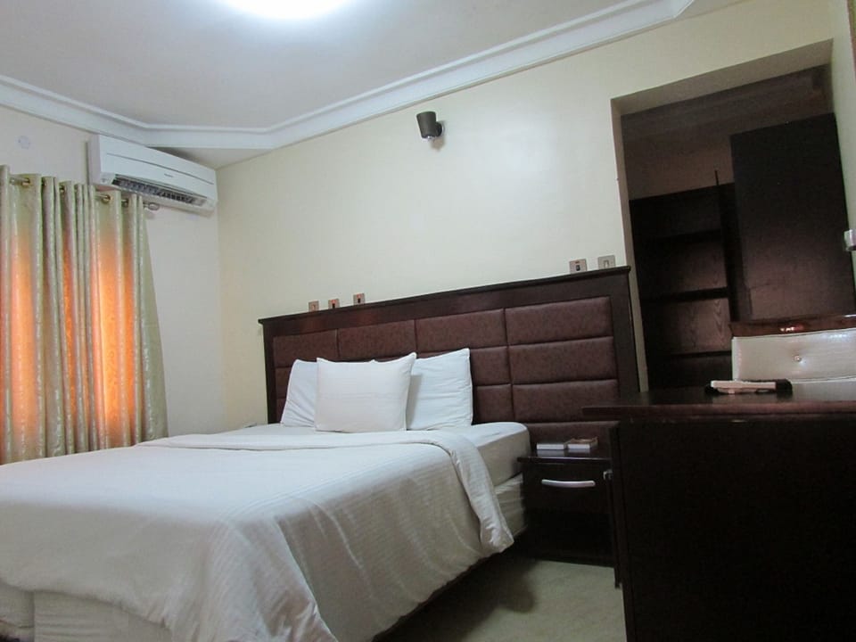 In-room safe, desk, free WiFi, bed sheets