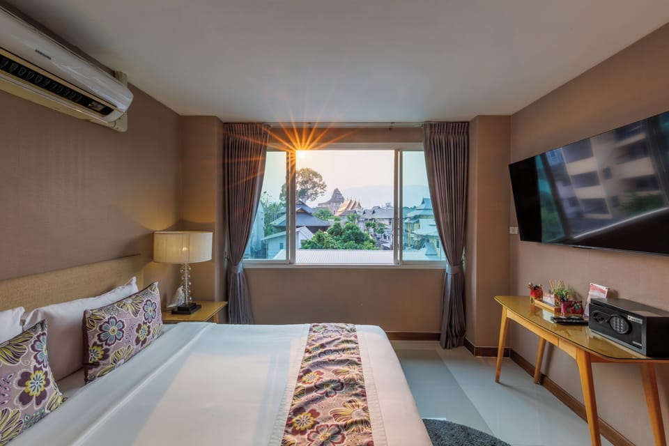 Junior Suite | Egyptian cotton sheets, premium bedding, memory foam beds, free minibar