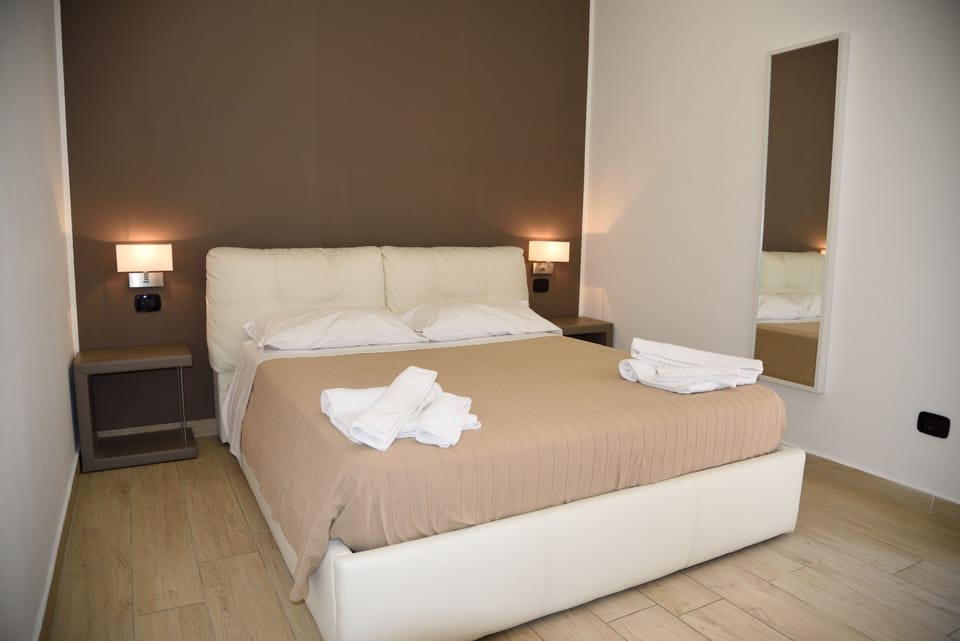 Comfort Double Room, Balcony, City View | Minibar, in-room safe, desk, soundproofing