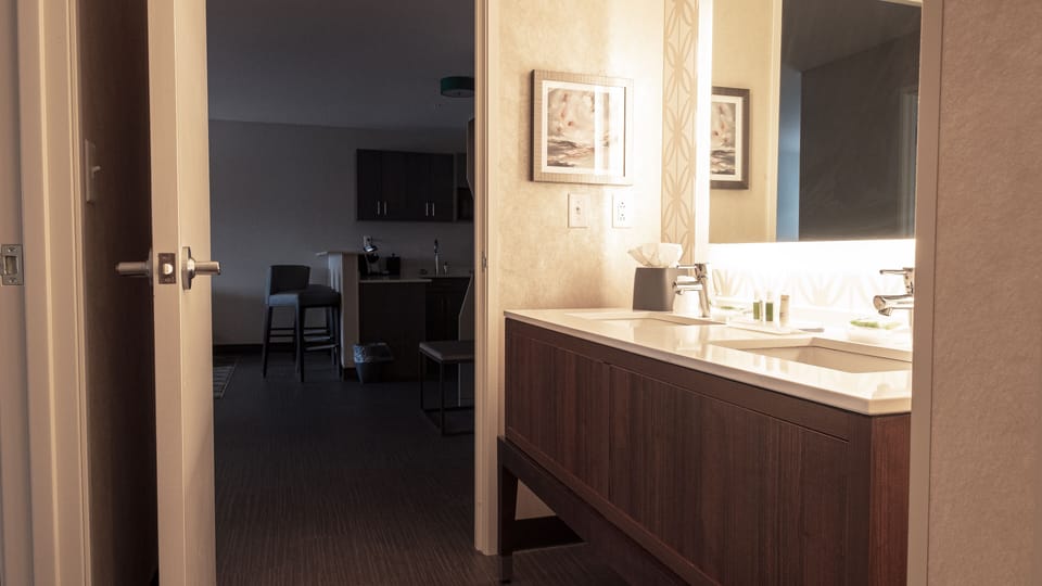 Suite, 1 King Bed with Sofa bed, Accessible (Communications, Access Tub) | Bathroom | Free toiletries, hair dryer, bathrobes, towels
