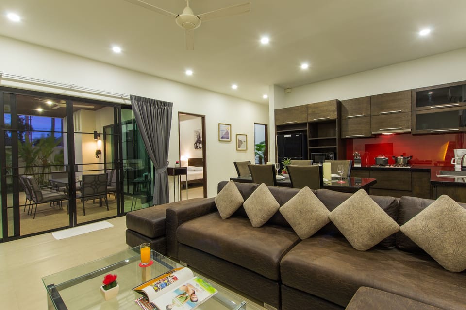 Comfort Villa | Living area | Flat-screen TV