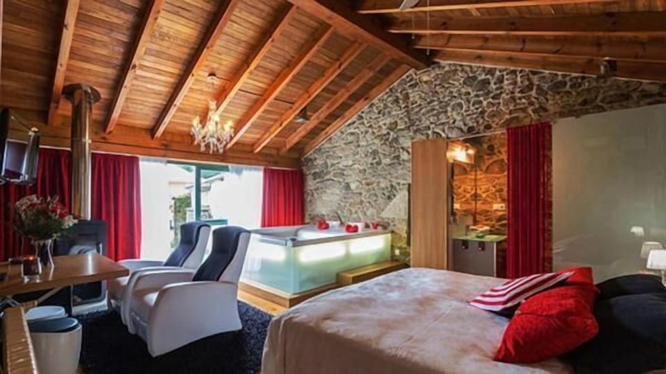 Minibar, desk, free WiFi, bed sheets
