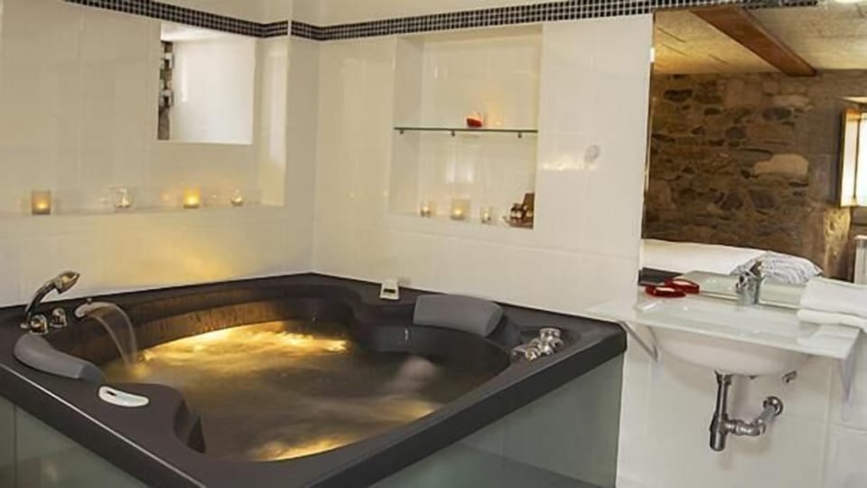 Free toiletries, hair dryer, towels, shampoo