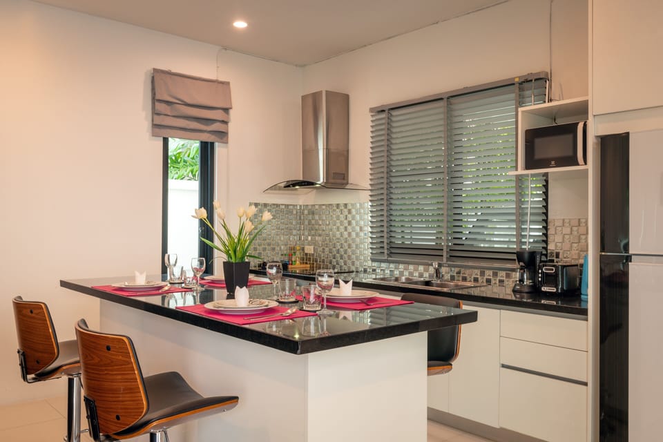 Comfort Villa | Private kitchen | Full-size fridge, microwave, stovetop, coffee/tea maker