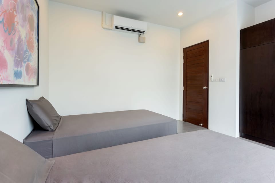 Comfort Villa | 3 bedrooms, in-room safe, desk, blackout drapes