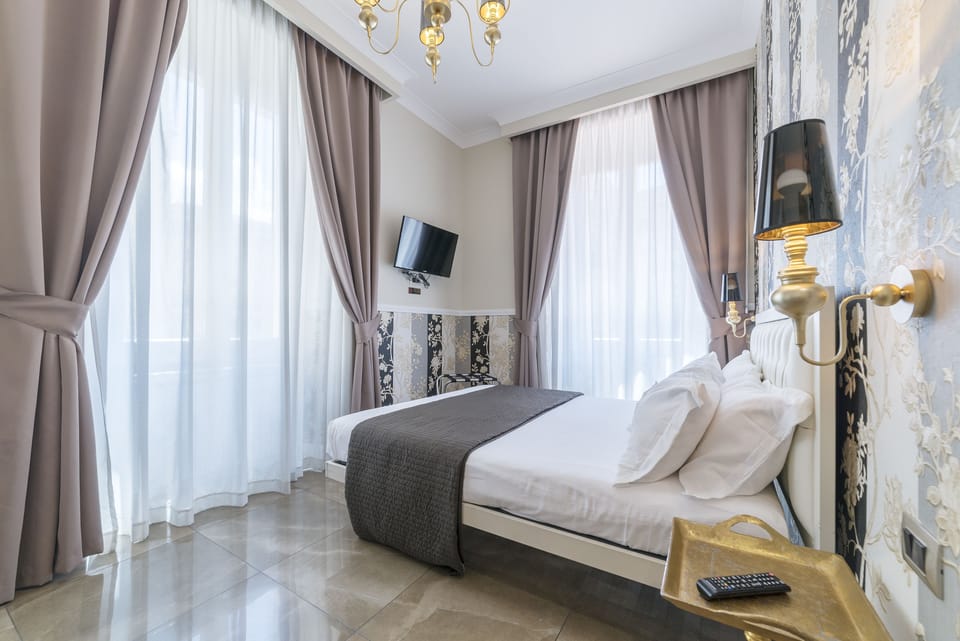 Comfort Double Room | Desk, soundproofing, free WiFi