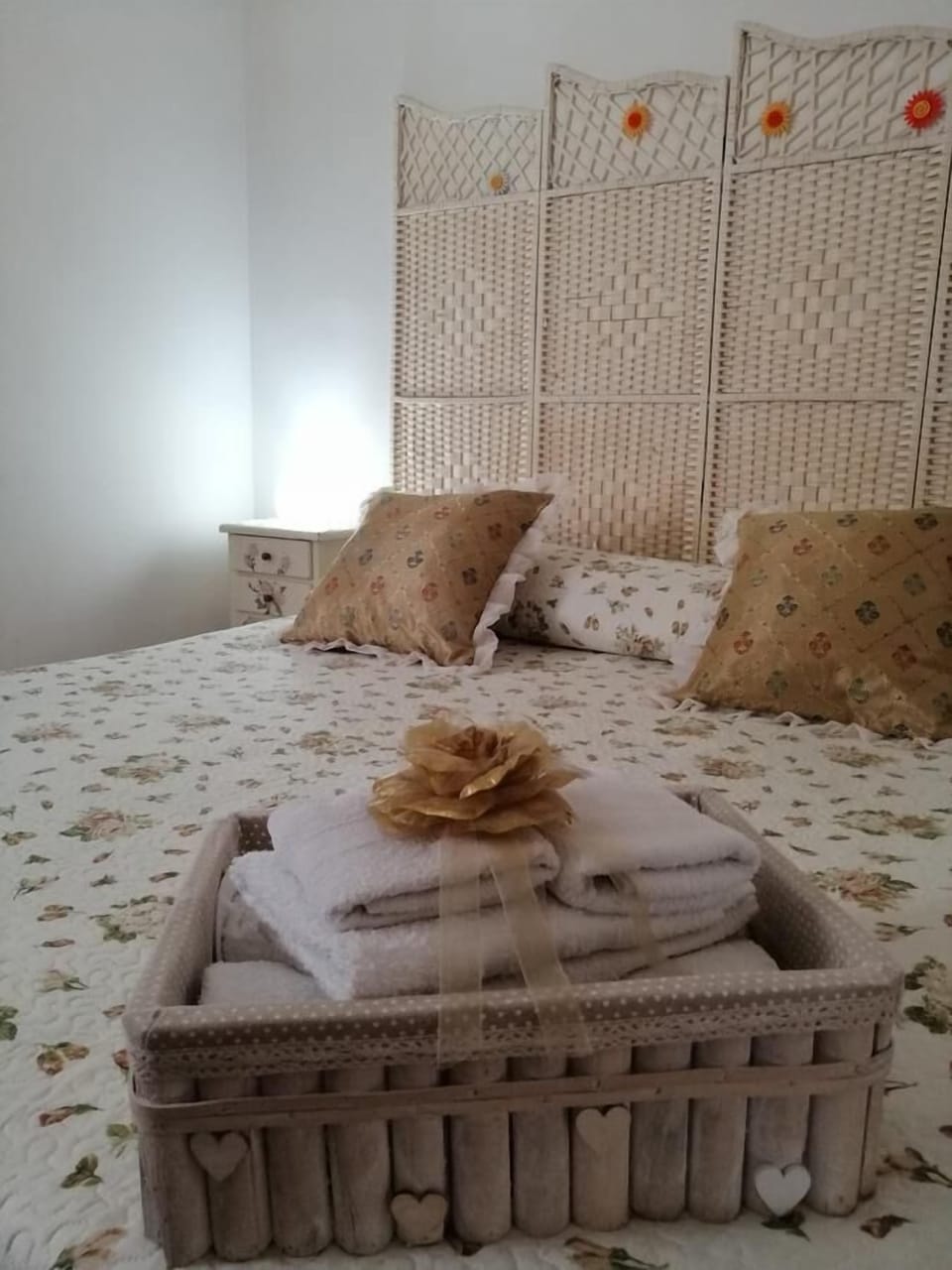 Desk, cribs/infant beds, free WiFi, bed sheets