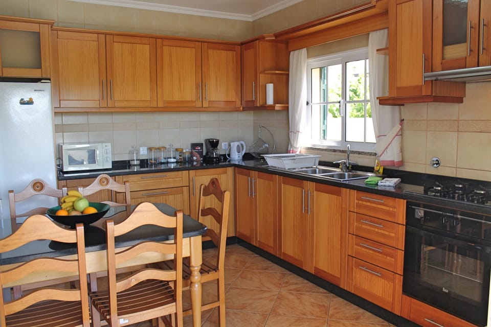 House | Private kitchen | Fridge, microwave, oven, dishwasher