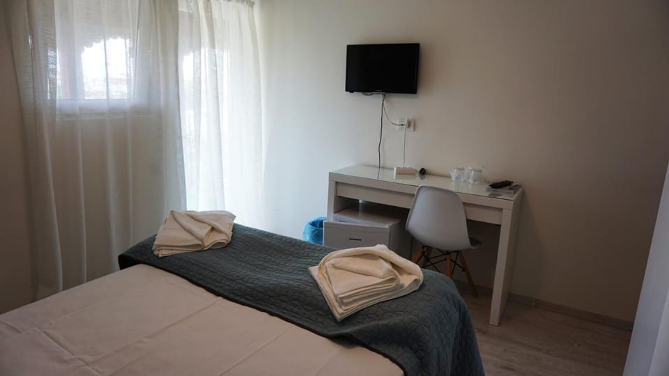 Desk, soundproofing, cribs/infant beds, free WiFi