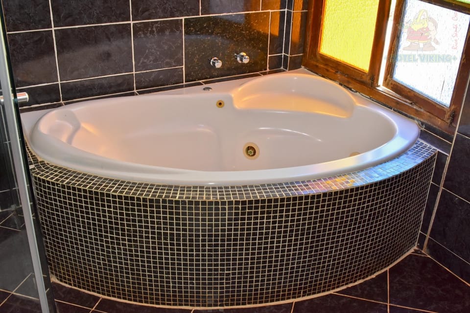 Standard Double Room | Bathroom | Towels, soap, toilet paper