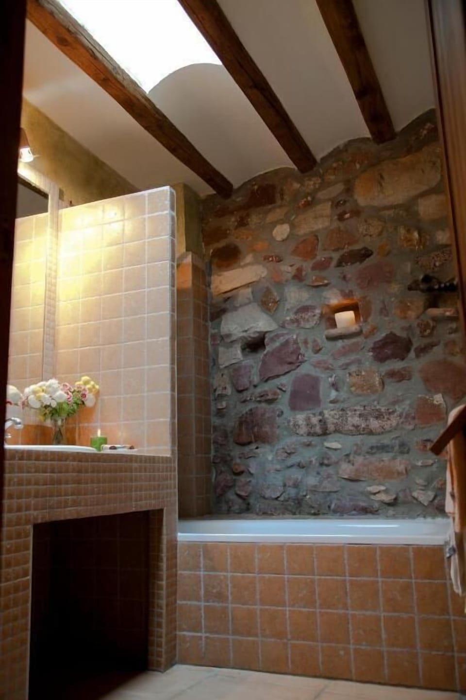 Superior Double Room | Bathroom | Shower, free toiletries, hair dryer, bidet