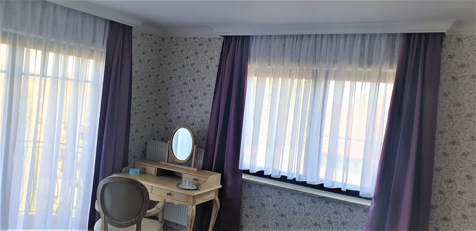 Comfort Double Room | Hypo-allergenic bedding, down comforters, minibar, in-room safe