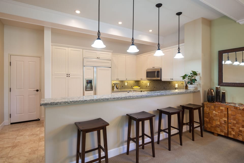 Kitchen with Breakfast Bar