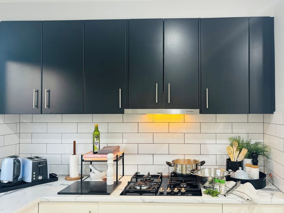 A cooks delight with fully stocked kitchen