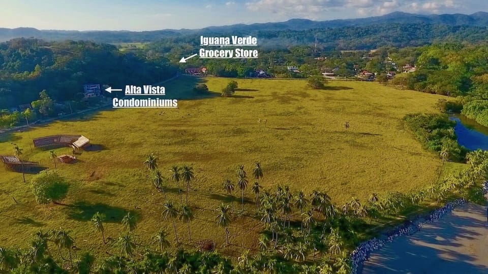 Alta Vista to the grocery store Iguana Verde.
