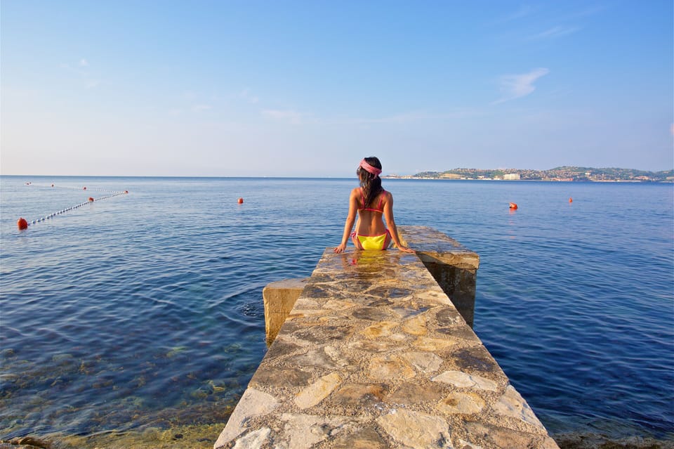 Private beach access, and mooring for two boats exclusive for this house. 