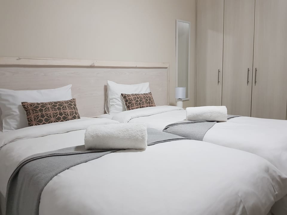 Basic Room, 2 Twin Beds | 1 bedroom, in-room safe, desk, soundproofing