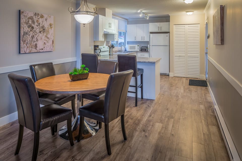 Spacious open-concept modern kitchen & dining room.