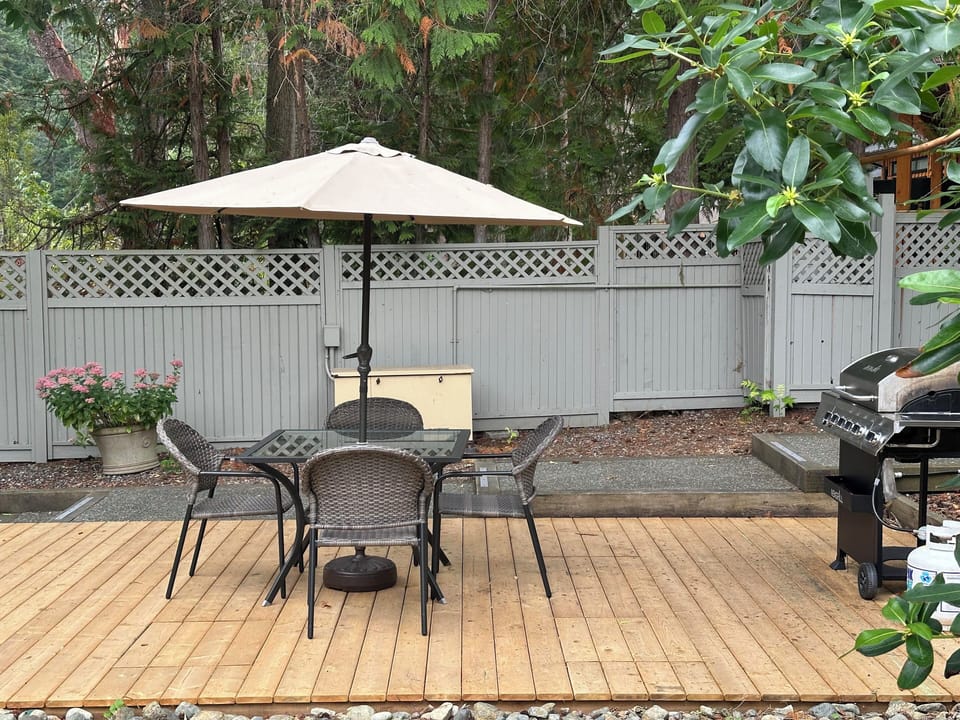 One of 3 Bar-b-que areas on the property for guests and owners.
