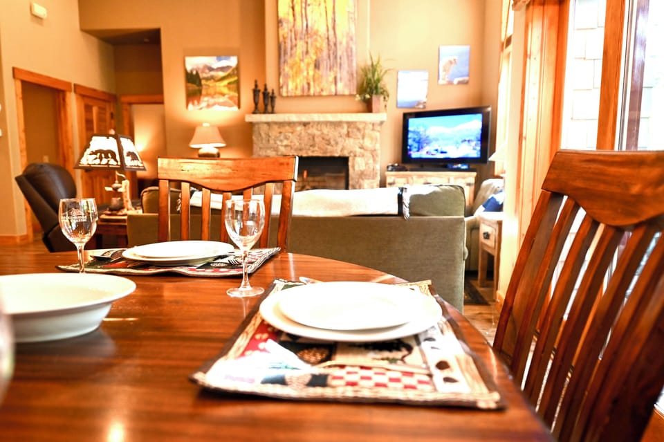 Full dishware for up to 8 people