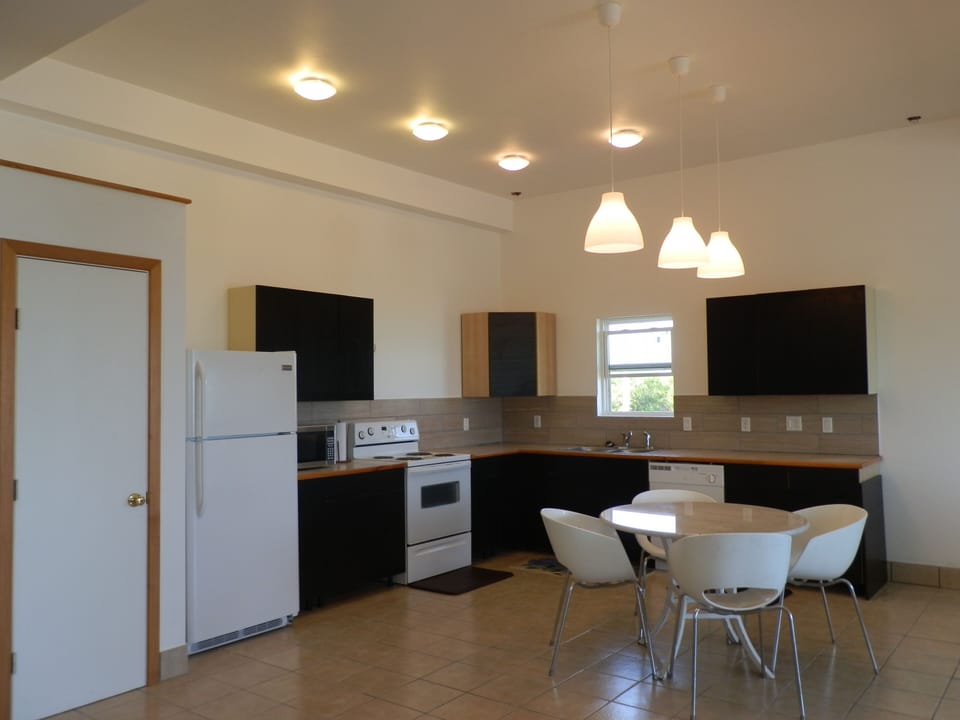 Open Kitchen with Breakfast area