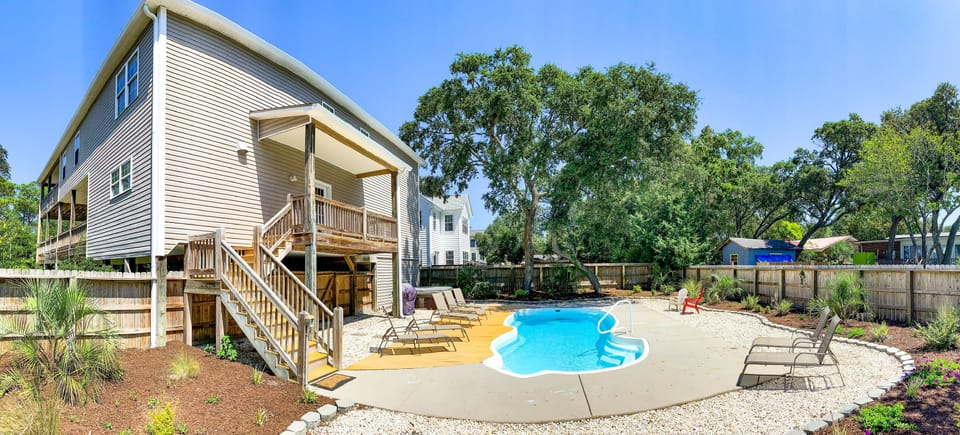 Sandcastle backyard. Salt water pool, hot tub, grilling/dining areas. 