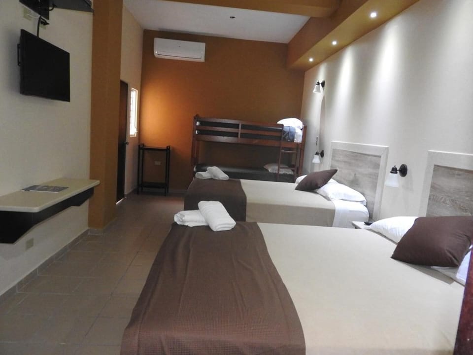 Desk, soundproofing, free WiFi, bed sheets