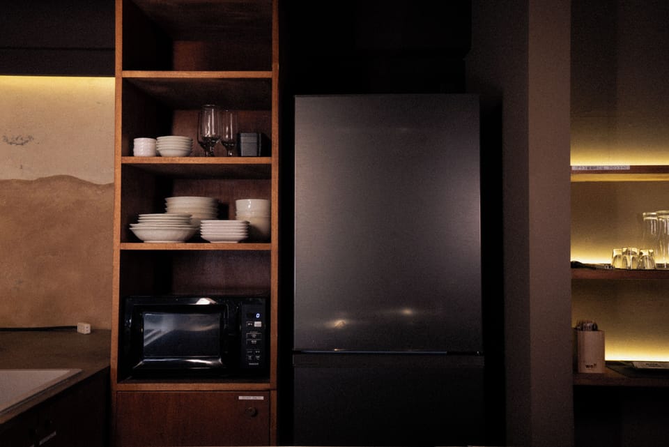 2nd-Floor Kitchen Suite for Groups - No Sauna, Non Smoking | Blackout drapes, free WiFi, bed sheets