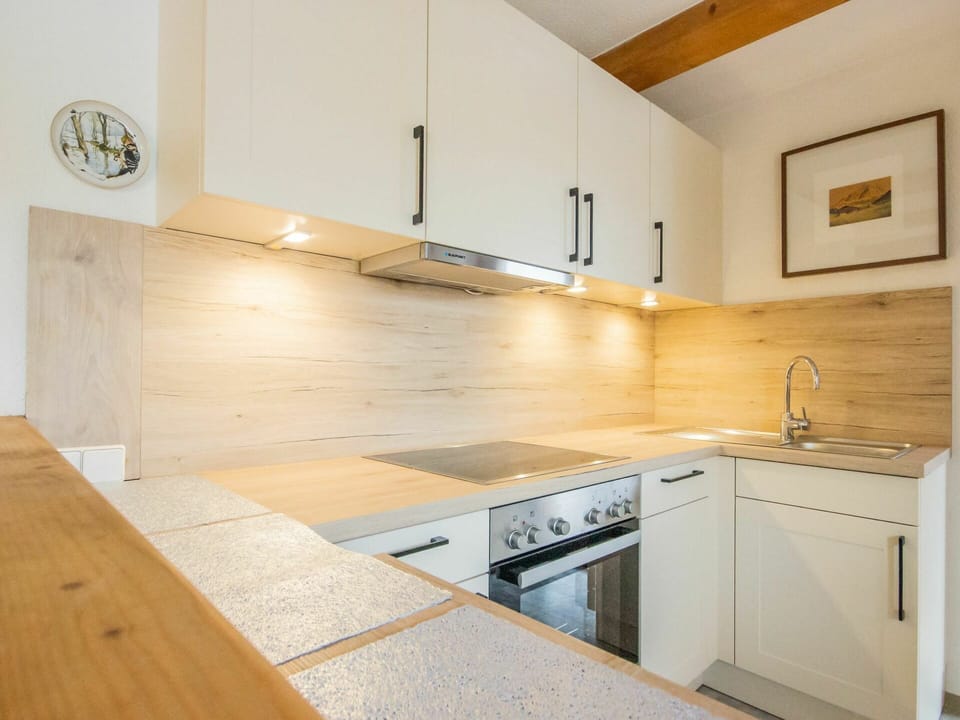 Cabinetry, Kitchen Sink, Tap, Sink, Property, Countertop, Furniture, Building, Plumbing Fixture, Wood