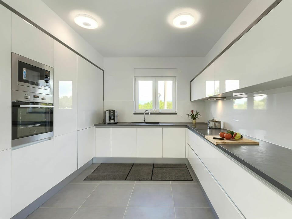 Cabinetry, Tap, Countertop, Building, Sink, Kitchen Sink, Kitchen, Window, Plumbing Fixture, House