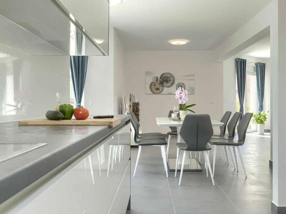 Property, Building, Houseplant, Chair, Interior Design, Plant, Flooring, Floor, Wall, Cabinetry