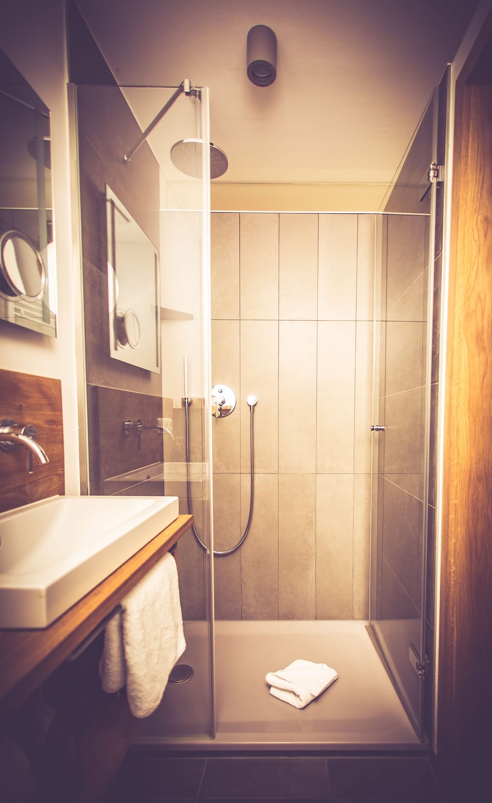 Shower, free toiletries